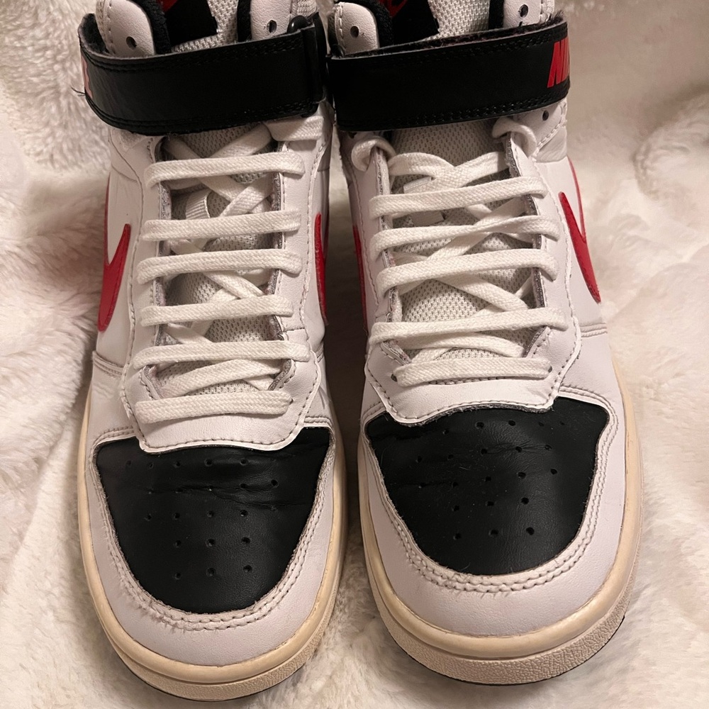 Nike boys shoes size 6y